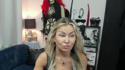 Snapshot of crystalxohotty chatting on 05/18/26, 05:13 CrystalHotty online show from 05/18/26, 05:13