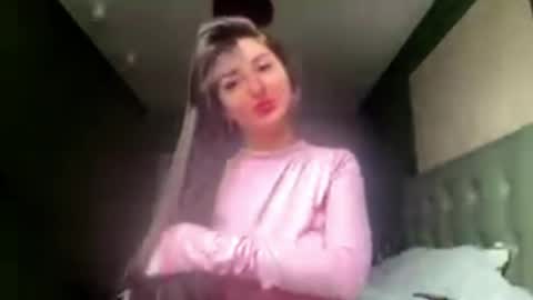 Snapshot of crystlepipkins chatting on 05/16/26, 06:32 Diana online show from 05/16/26, 06:32