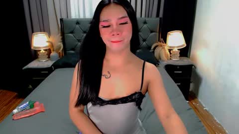 Snapshot of crytastal_lust1212 chatting on 06/17/26, 09:34 bea takashi online show from 06/17/26, 09:34