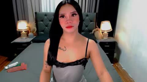 Snapshot of crytastal_lust1212 chatting on 06/19/26, 09:35 bea takashi online show from 06/19/26, 09:35