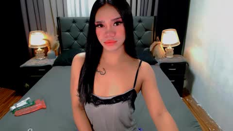 Snapshot of crytastal_lust1212 chatting on 06/23/26, 09:29 bea takashi online show from 06/23/26, 09:29