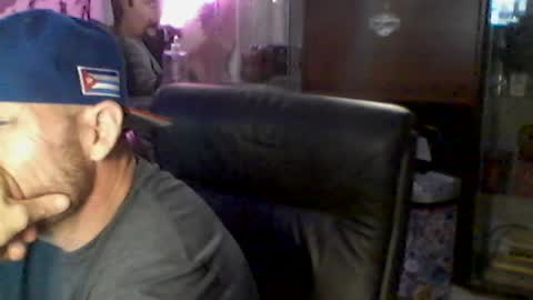 Snapshot of cubanredneck305 chatting on 07/31/26, 08:25 cubanredneck305 online show from 07/31/26, 08:25