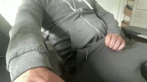 cuckgriff23 online show from 05/01/26, 05:39