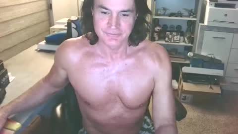 Snapshot of cucuforcocopuffs chatting on 01/03/25, 04:44 Yup... kinda old but Stop in and say hello online show from 01/03/25, 04:44