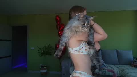 Snapshot of cuddle_kitten chatting on 06/12/26, 05:17 Alexia online show from 06/12/26, 05:17
