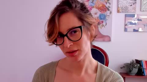 Snapshot of cuddlingbunnny chatting on 12/05/25, 05:20 Leonela online show from 12/05/25, 05:20