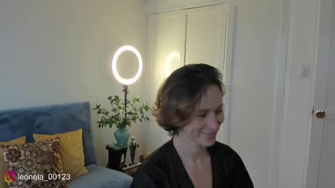 Snapshot of cuddlingbunnny chatting on 01/12/26, 08:03 Leonela online show from 01/12/26, 08:03