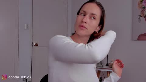 Snapshot of cuddlingbunnny chatting on 02/14/26, 06:48 Leonela online show from 02/14/26, 06:48