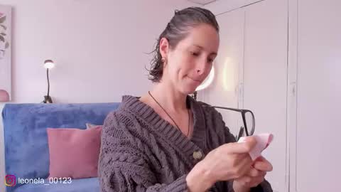 Snapshot of cuddlingbunnny chatting on 03/08/26, 04:44 Leonela online show from 03/08/26, 04:44