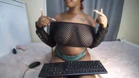 Snapshot of cum_central chatting on 10/21/25, 01:39 cum_central online show from 10/21/25, 01:39