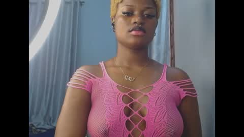 Snapshot of cum_ebony_petitxx chatting on 06/16/26, 06:49 cath online show from 06/16/26, 06:49