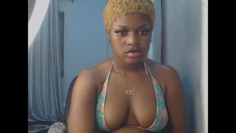 Snapshot of cum_ebony_petitxx chatting on 06/22/26, 07:05 cath online show from 06/22/26, 07:05