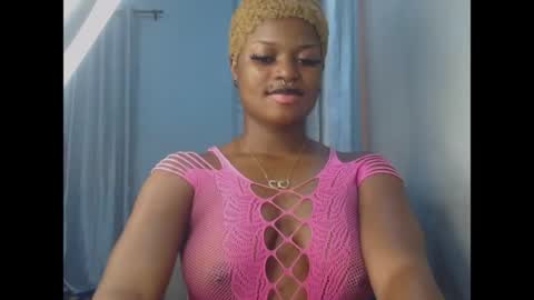 Snapshot of cum_ebony_petitxx chatting on 06/26/26, 07:02 cath online show from 06/26/26, 07:02