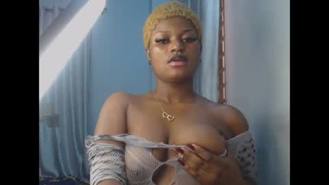 Snapshot of cum_ebony_petitxx chatting on 06/27/26, 03:17 cath online show from 06/27/26, 03:17