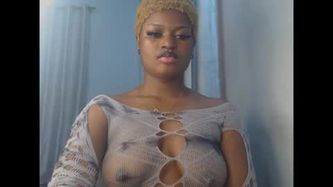 Snapshot of cum_ebony_petitxx chatting on 06/29/26, 07:36 cath online show from 06/29/26, 07:36