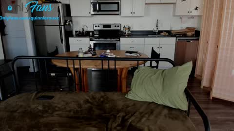 Quinn online show from 10/15/25, 05:35