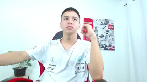 cumandres online show from 10/28/25, 02:09