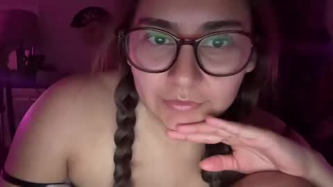 Snapshot of cumberinme chatting on 03/10/25, 09:43 cumberinme online show from 03/10/25, 09:43