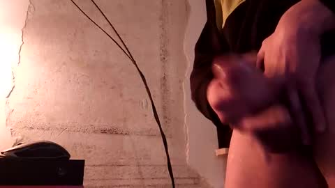 Snapshot of cumfeetbass chatting on 02/22/25, 09:26 cumfeetbass online show from 02/22/25, 09:26