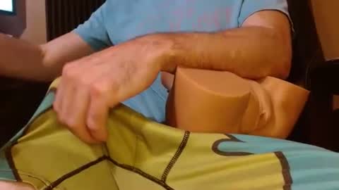 Snapshot of cumshard35 chatting on 10/18/25, 04:04 cumshard35 online show from 10/18/25, 04:04