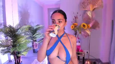 cupcake_izzy online show from 06/26/26, 07:51