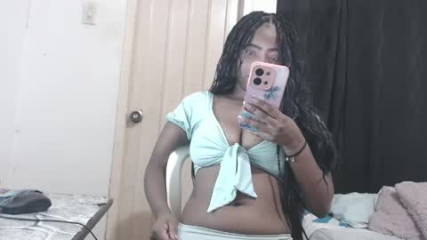 dominic and julieta... independent models online show from 05/01/26, 10:42