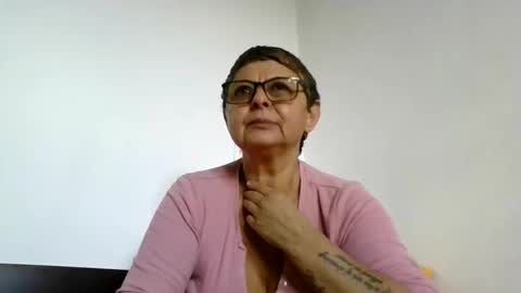 couple online show from 10/21/25, 09:32