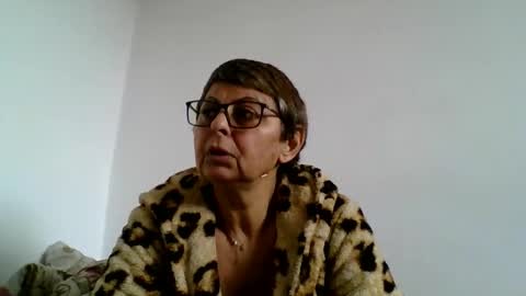 couple online show from 11/11/25, 09:53