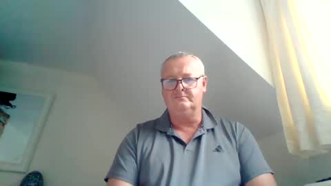Snapshot of curiousax77 chatting on 06/17/26, 12:07 curiousax77 online show from 06/17/26, 12:07