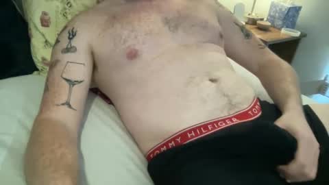 Snapshot of curiousmax18 chatting on 02/19/25, 06:32 Maxx online show from 02/19/25, 06:32