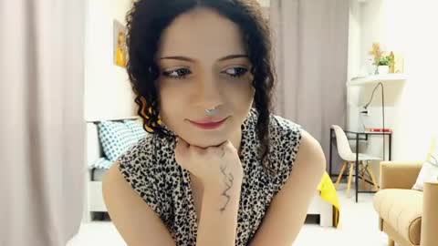 Snapshot of curlixiee chatting on 05/25/26, 11:44 Kira online show from 05/25/26, 11:44
