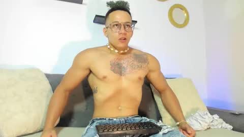 Snapshot of curly_and_muscle chatting on 02/23/26, 08:06 Roger online show from 02/23/26, 08:06