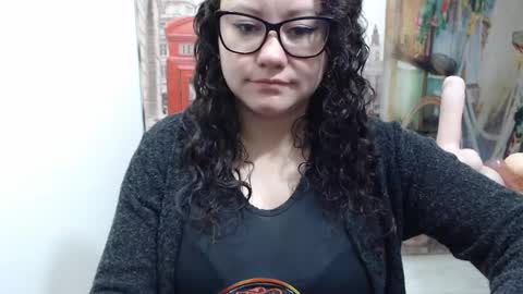 Snapshot of curly_greeneyed chatting on 10/20/25, 06:52 Vannesa online show from 10/20/25, 06:52