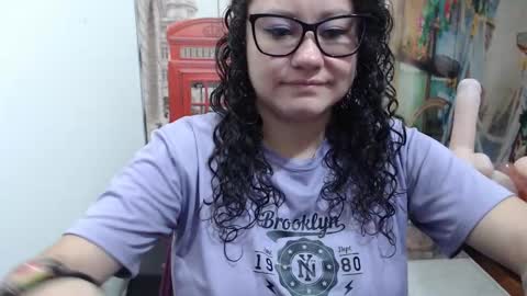 Snapshot of curly_greeneyed chatting on 10/21/25, 07:14 Vannesa online show from 10/21/25, 07:14