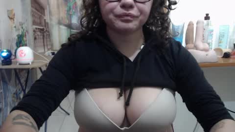 Vannesa online show from 04/12/26, 07:52