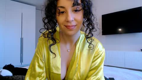curly_jade_ online show from 04/10/26, 01:16