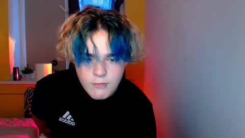 curlyboy_1 online show from 11/18/25, 01:04