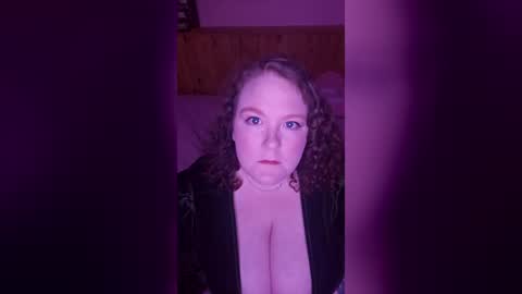 Snapshot of curlycult97 chatting on 06/18/26, 10:14 curlycult97 online show from 06/18/26, 10:14
