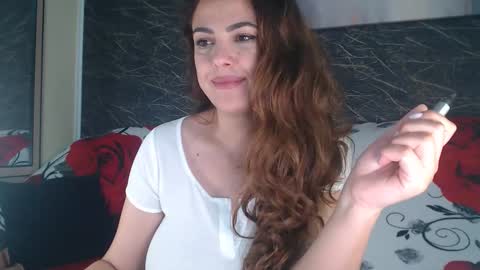 Snapshot of curlygirl35 chatting on 11/17/25, 11:43 Valentina online show from 11/17/25, 11:43