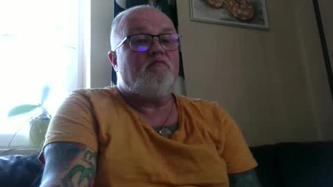 Snapshot of curtus14 chatting on 03/19/26, 04:44 curtus14 online show from 03/19/26, 04:44