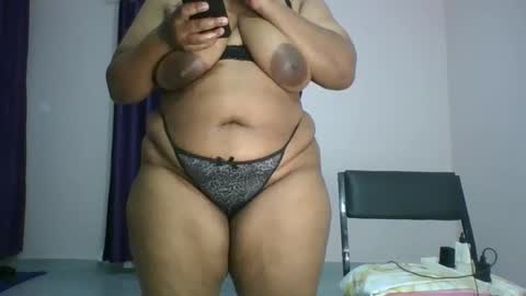 Snapshot of curvy_essie chatting on 02/10/25, 09:36 Essie online show from 02/10/25, 09:36