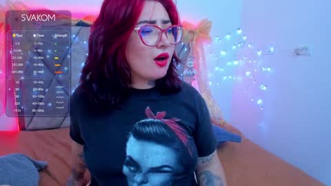 Snapshot of curvybaddie chatting on 12/19/24, 01:18 A online show from 12/19/24, 01:18