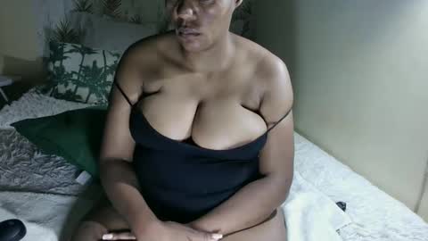 Snapshot of curvybae45 chatting on 10/11/25, 03:39 curvybae45 online show from 10/11/25, 03:39