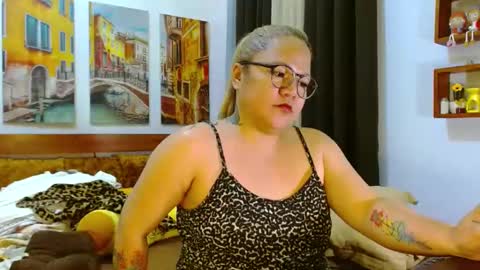 Snapshot of curvycherry4u chatting on 01/12/25, 07:32 C H E R R Y  online show from 01/12/25, 07:32