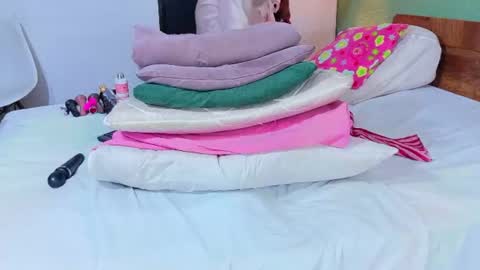 Snapshot of curvyebonyy_ chatting on 06/11/26, 12:32 Danna online show from 06/11/26, 12:32