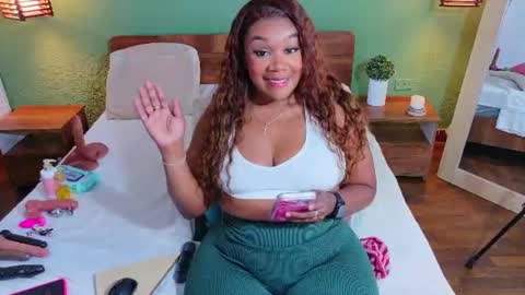Snapshot of curvyebonyy_ chatting on 07/22/26, 08:33 Danna online show from 07/22/26, 08:33