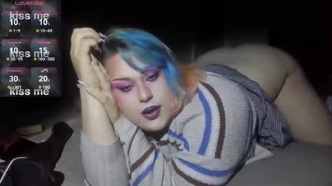 Snapshot of curvygothfemboy chatting on 01/07/25, 01:06 Curvygothfemboy online show from 01/07/25, 01:06