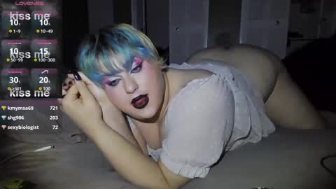 Snapshot of curvygothfemboy chatting on 01/31/25, 05:30 Curvygothfemboy online show from 01/31/25, 05:30