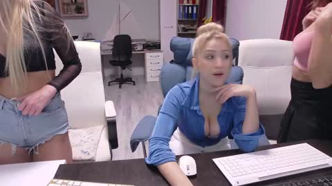  and follow twittercute00kiara2 online show from 11/17/25, 08:31