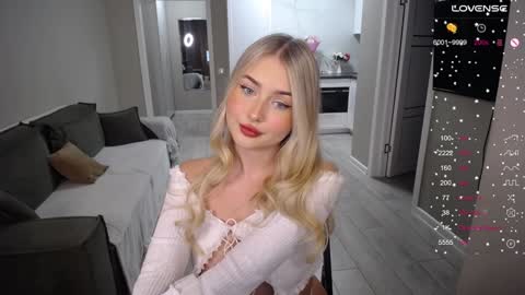 Kira  online show from 09/25/25, 12:31